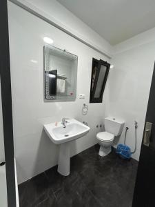 Bilik mandi di Crystal hotel