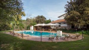 Πισίνα στο ή κοντά στο LA SCUDERIA 8, Emma Villas