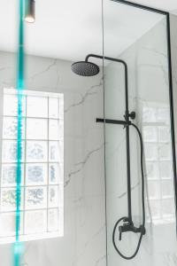 A bathroom at Margiani Studio & Apartment