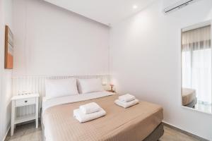 A bed or beds in a room at Margiani Studio & Apartment
