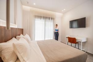 A bed or beds in a room at Margiani Studio & Apartment