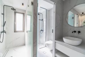 A bathroom at Margiani Studio & Apartment
