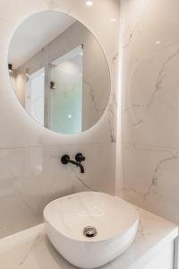 A bathroom at Margiani Studio & Apartment
