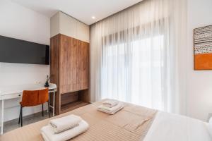 A bed or beds in a room at Margiani Studio & Apartment