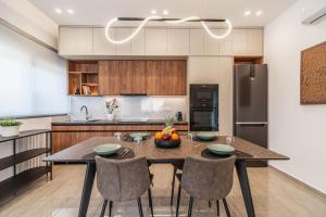 A kitchen or kitchenette at Margiani Studio & Apartment