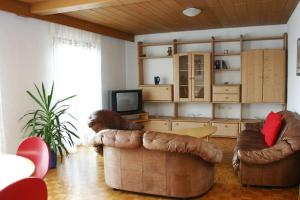 a living room with two leather chairs and a television at Haus Widenhorn in Sipplingen