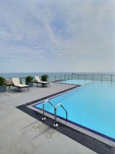 Piscina a Pearly Ocean View Suite o a prop