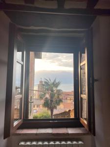 Fotografie z fotogalerie ubytování Romantic Escape in Medioeval Passignano -Lake View v destinaci Passignano sul Trasimeno