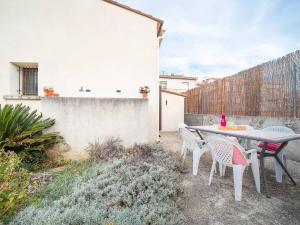 Patio alebo iná vonkajšia časť ubytovania Maison F3 à Céret avec jardin, terrasses et climatisation, proche centre-ville - FR-1-703-96