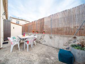 Patio alebo iná vonkajšia časť ubytovania Maison F3 à Céret avec jardin, terrasses et climatisation, proche centre-ville - FR-1-703-96