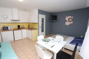 Kuchyň nebo kuchyňský kout v ubytování Grand studio 1 au coeur des animations Argeles + 6 fotografií