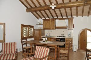 Kuchyň nebo kuchyňský kout v ubytování Agriturismo Renai e Monte II