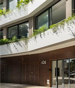 a building with the number on it at Glória Del Art - Vista, Estilo e Praticidade no Centro do Rio in Rio de Janeiro