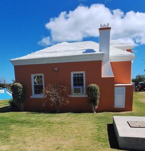 Bazén v ubytování Chinna Cottage nebo v jeho okolí