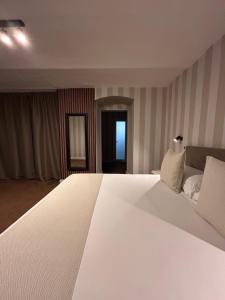 Cama ou camas em um quarto em B&B Baciami Ancora