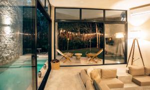 Bazén v ubytování Jungle Boho Villa - Private Pool - Concierge 6B nebo v jeho okolí