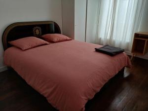 Ένα ή περισσότερα κρεβάτια σε δωμάτιο στο Zen House Very close to Paris