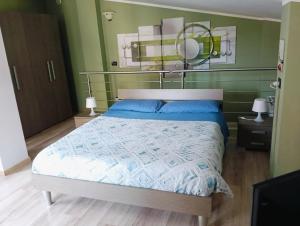 a bedroom with a bed and a mirror on the wall at La Casetta in San Maurizio Canavese