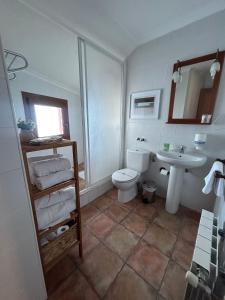 Koupelna v ubytování Apartamentos Remoña + 37 fotografií