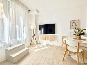 Televízia a/alebo spoločenská miestnosť v ubytovaní Castro Holidays - Apto B Nuevo Céntrico con Garaje Gratis