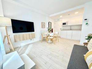 Kuchyňa alebo kuchynka v ubytovaní Castro Holidays - Apto B Nuevo Céntrico con Garaje Gratis