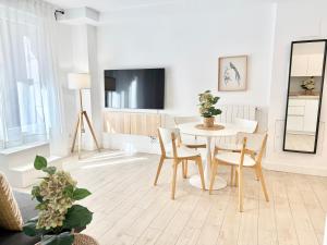 Televízia a/alebo spoločenská miestnosť v ubytovaní Castro Holidays - Apto B Nuevo Céntrico con Garaje Gratis