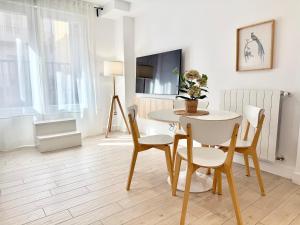 Televízia a/alebo spoločenská miestnosť v ubytovaní Castro Holidays - Apto B Nuevo Céntrico con Garaje Gratis