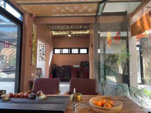 the country house内部或周边提供的食物
