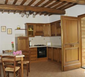 Kuchyň nebo kuchyňský kout v ubytování Agriturismo Renai e Monte II