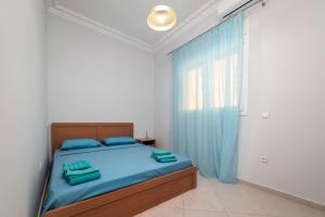 Postel nebo postele na pokoji v ubytování Cuka apartment 3BD nexto to metro and Piraeus Port