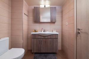 Koupelna v ubytování Cuka apartment 3BD nexto to metro and Piraeus Port