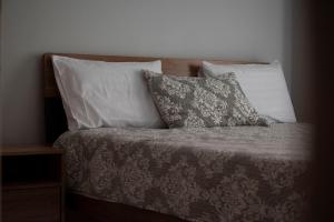 Postel nebo postele na pokoji v ubytování Cuka apartment 3BD nexto to metro and Piraeus Port
