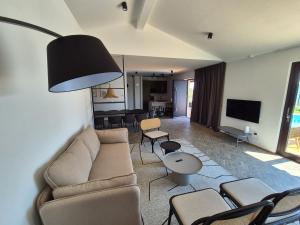 Μια τηλεόραση ή/και κέντρο ψυχαγωγίας στο Wild Adriatic Way