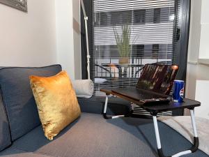 Posedenie v ubytovaní Luxe CENTRAL Studio with POOL, PARKING & AC