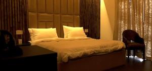 Postel nebo postele na pokoji v ubytování CEDARS Resorts - Doodhpathri Kashmir