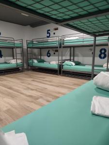 Postel nebo postele na pokoji v ubytování Bilbao Metropolitan Hostel by Bossh! Hotels