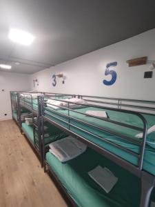Postel nebo postele na pokoji v ubytování Bilbao Metropolitan Hostel by Bossh! Hotels