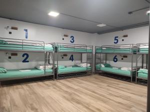 Postel nebo postele na pokoji v ubytování Bilbao Metropolitan Hostel by Bossh! Hotels