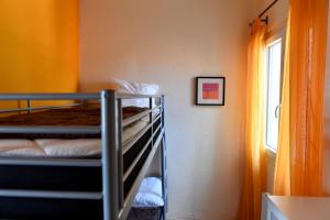 two bunk beds in a room with a window at Le Miradou in Arles