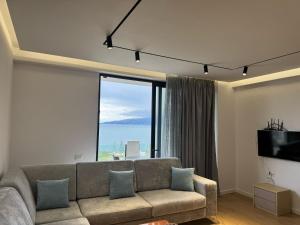 Μια τηλεόραση ή/και κέντρο ψυχαγωγίας στο Dania Sea View Apartments