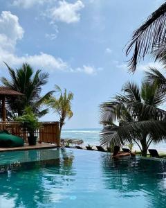 Bazén v ubytování Coast 67 Boutique Hotel nebo v jeho okolí
