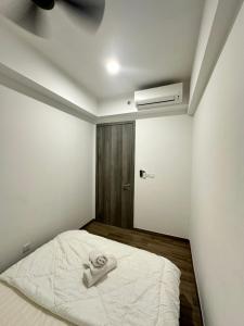 AGILE SKY HOME Near Pavilion with TRX and GOLF View Including Swimming Pool客房内的一张或多张床位