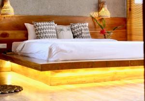 Postel nebo postele na pokoji v ubytování Coast 67 Boutique Hotel