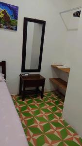 a bedroom with a mirror and a table and a floor at Habitaciones centrales amobladas in Arauca