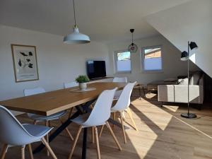 TV a/nebo společenská místnost v ubytování Ferienwohnung Leo