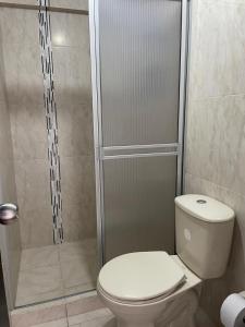 Et badeværelse på Central Vacation Apartment