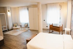 A bed or beds in a room at Hotel Rendez Vous