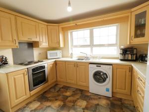 Η κουζίνα ή μικρή κουζίνα στο 103 Gortamaddy Drive +10 φωτογραφίες