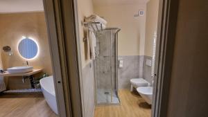 Koupelna v ubytování Albergo Trieste Boves - Ricetto Suite + 37 fotografií