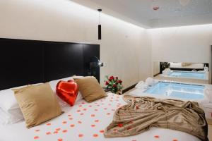 Postel nebo postele na pokoji v ubytování Dream Suite Trevi